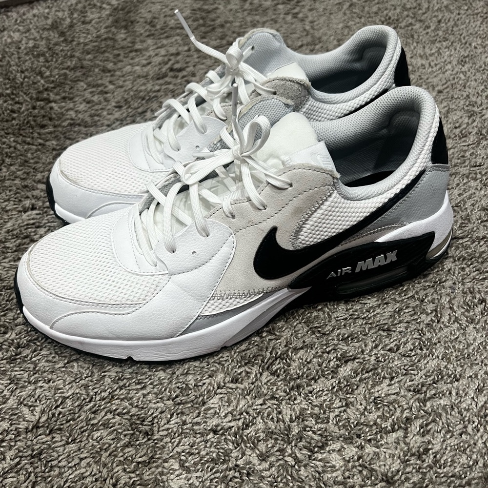 Nike White and Black Sneakers Classic Design